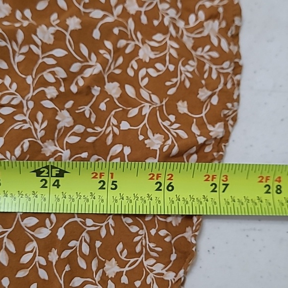 Old Navy Mustard Tan & White Floral with Vines Blouse size 3X - Picture 8 of 8
